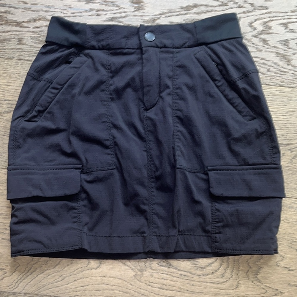 Athleta cargo skirt with built in mesh shorts, size 0